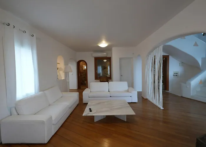 Cliff 270 In Houlakia